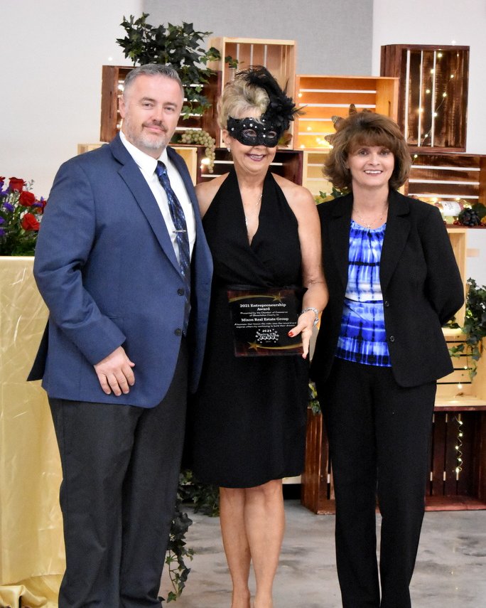 OKEECHOBEE – Mixon Real Estate received the Entrepreneurship Award at the Chamber of Commerce of Okeechobee County Business of the Year Awards on Oct. 23. [Photo by Judy Throop Photography, Courtesy Chamber of Commerce of Okeechobee County]